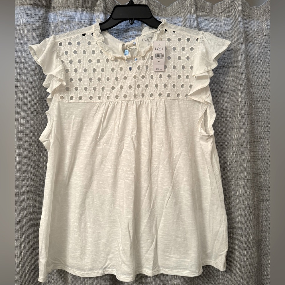 White sleeveless top with cute tie in back. Loft, size XL. NWT